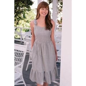 Gal Meets Glam Black and White Midi Dress